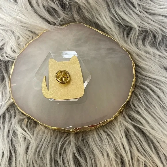 Brand New Dog Mom Enamel Pin - Picture 4 of 4